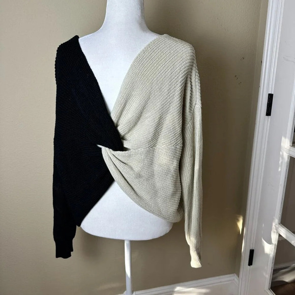 ELAN Two Tone Low Back Crossover V Neck Sweater Size Medium - Picture 4 of 9